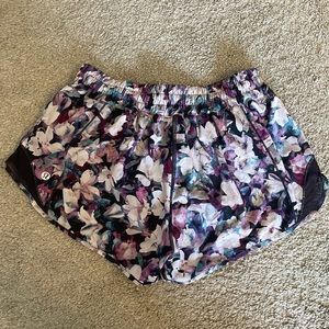 lululemon hotty hot low rise Floral Purple Multi Athletic Shorts